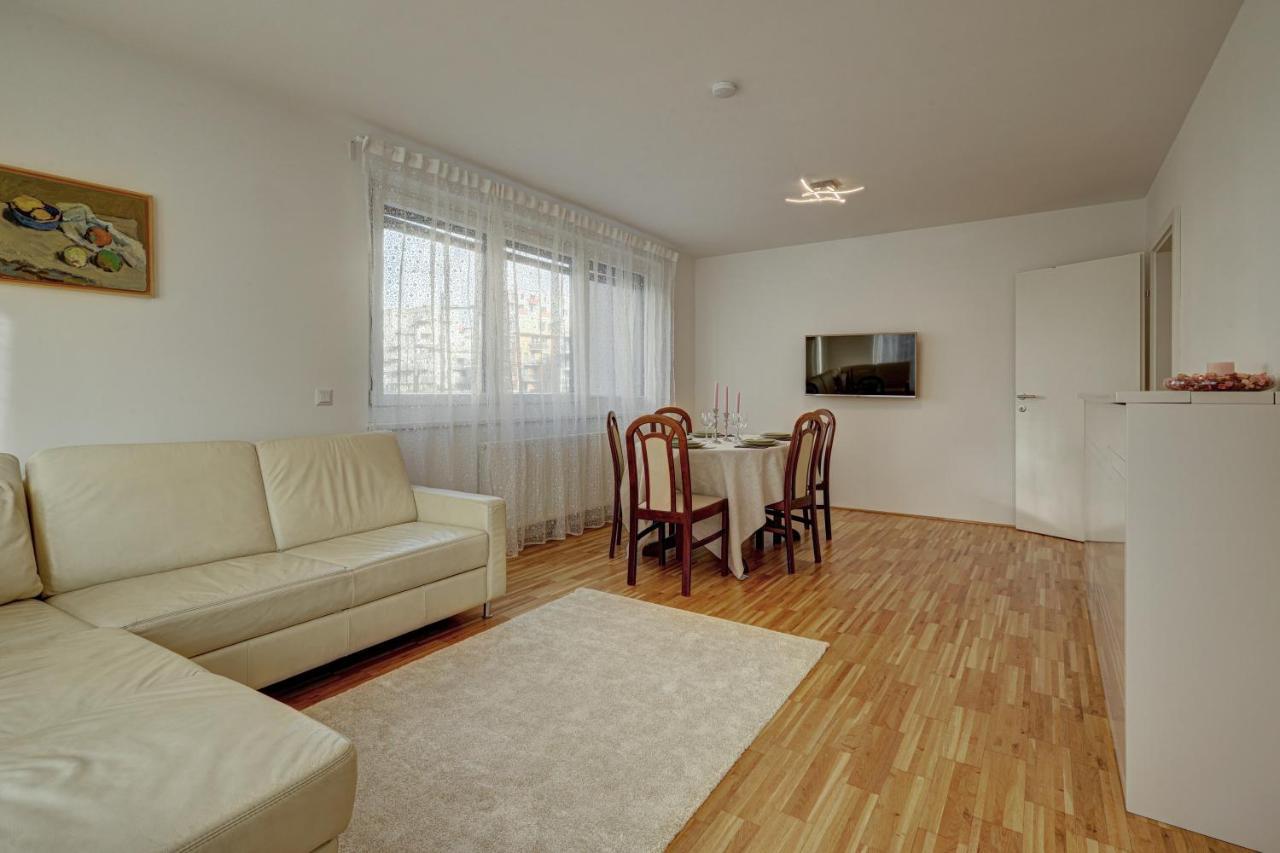 Carin Deluxe II Apartment Виена Екстериор снимка