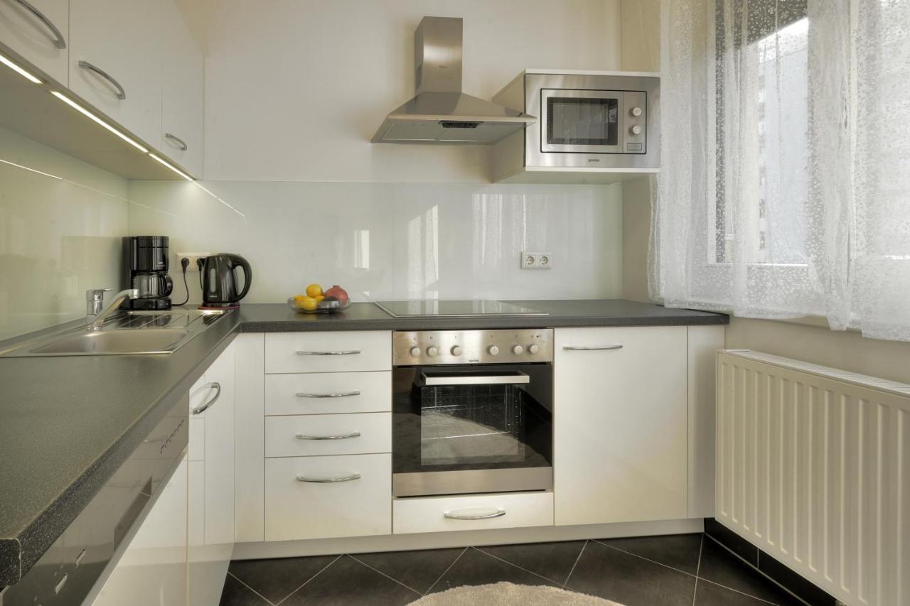 Carin Deluxe II Apartment Виена Екстериор снимка