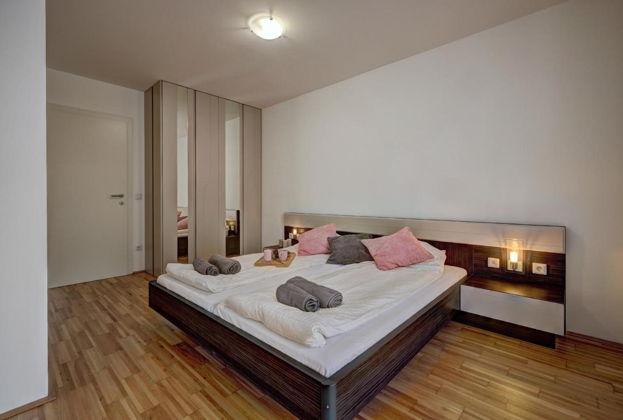 Carin Deluxe II Apartment Виена Екстериор снимка