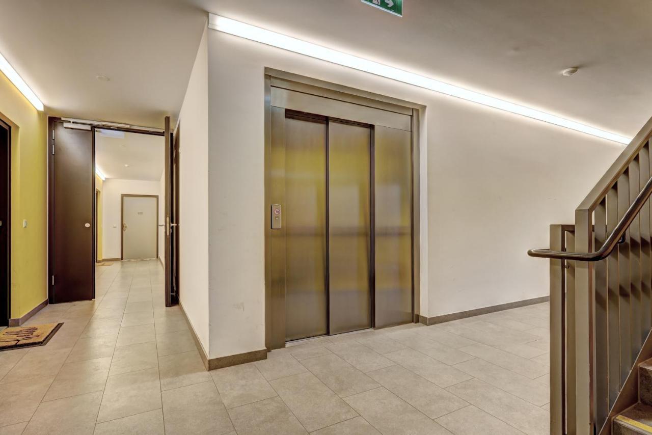 Carin Deluxe II Apartment Виена Екстериор снимка